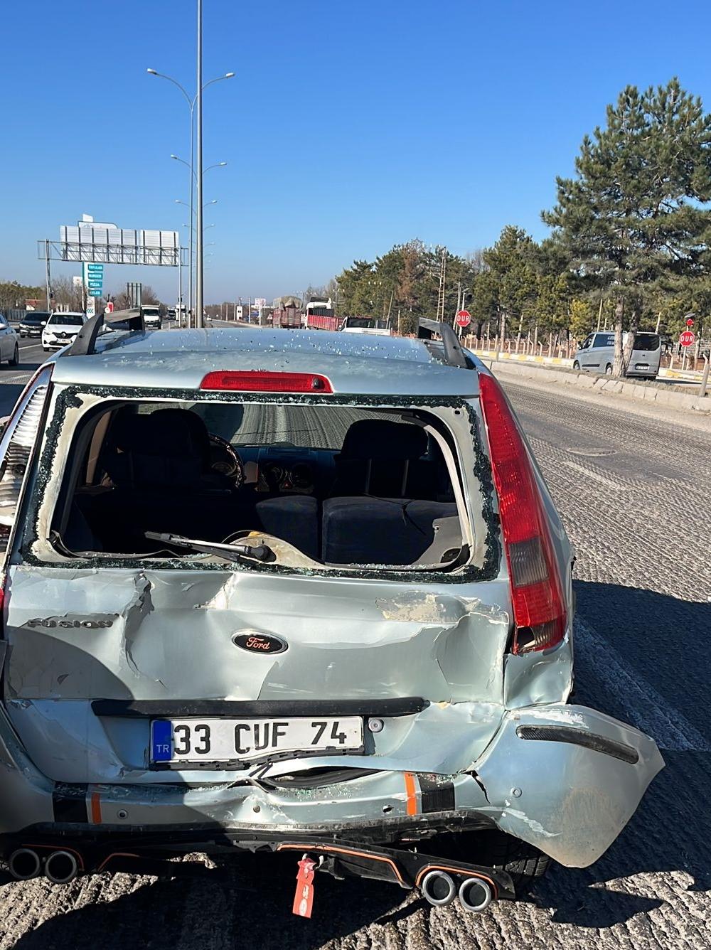 Konyada feci kaza Akaryakıt yüklü tanker ile otomobil çarpıştı