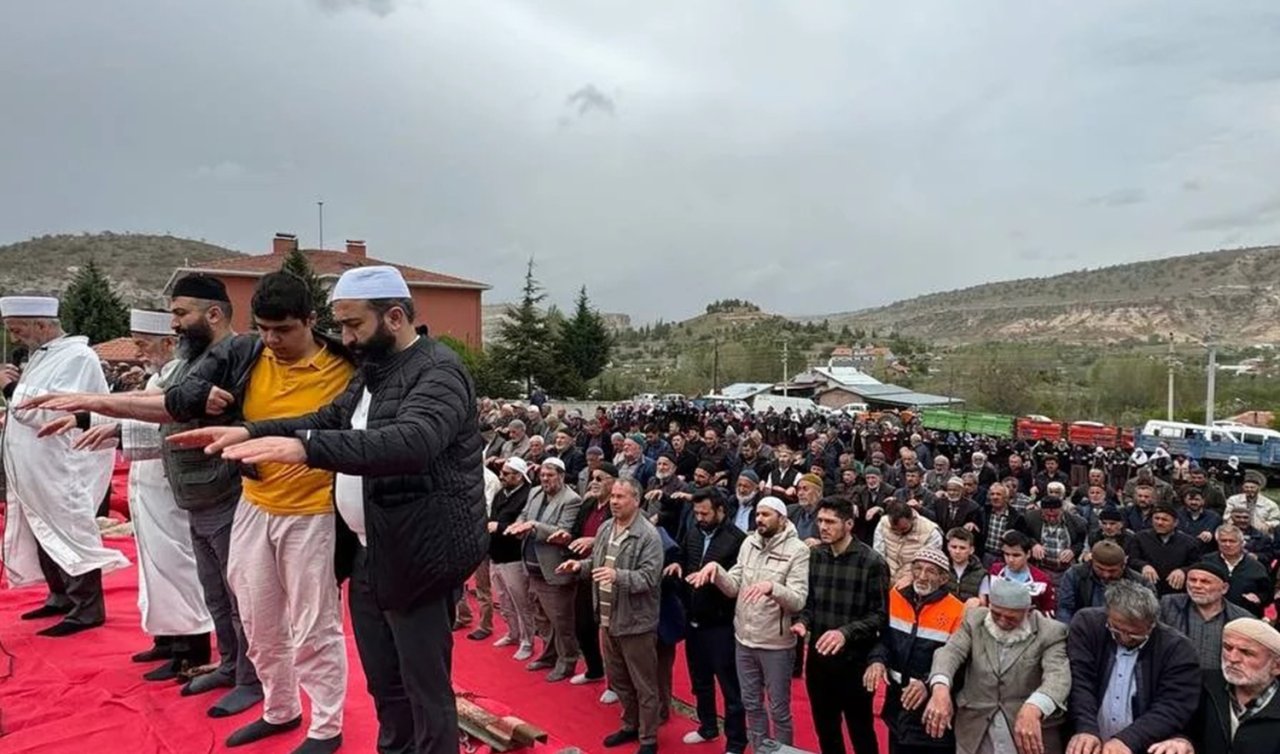 Konya’da mahalle sakinleri yağmur duasına çıktı!