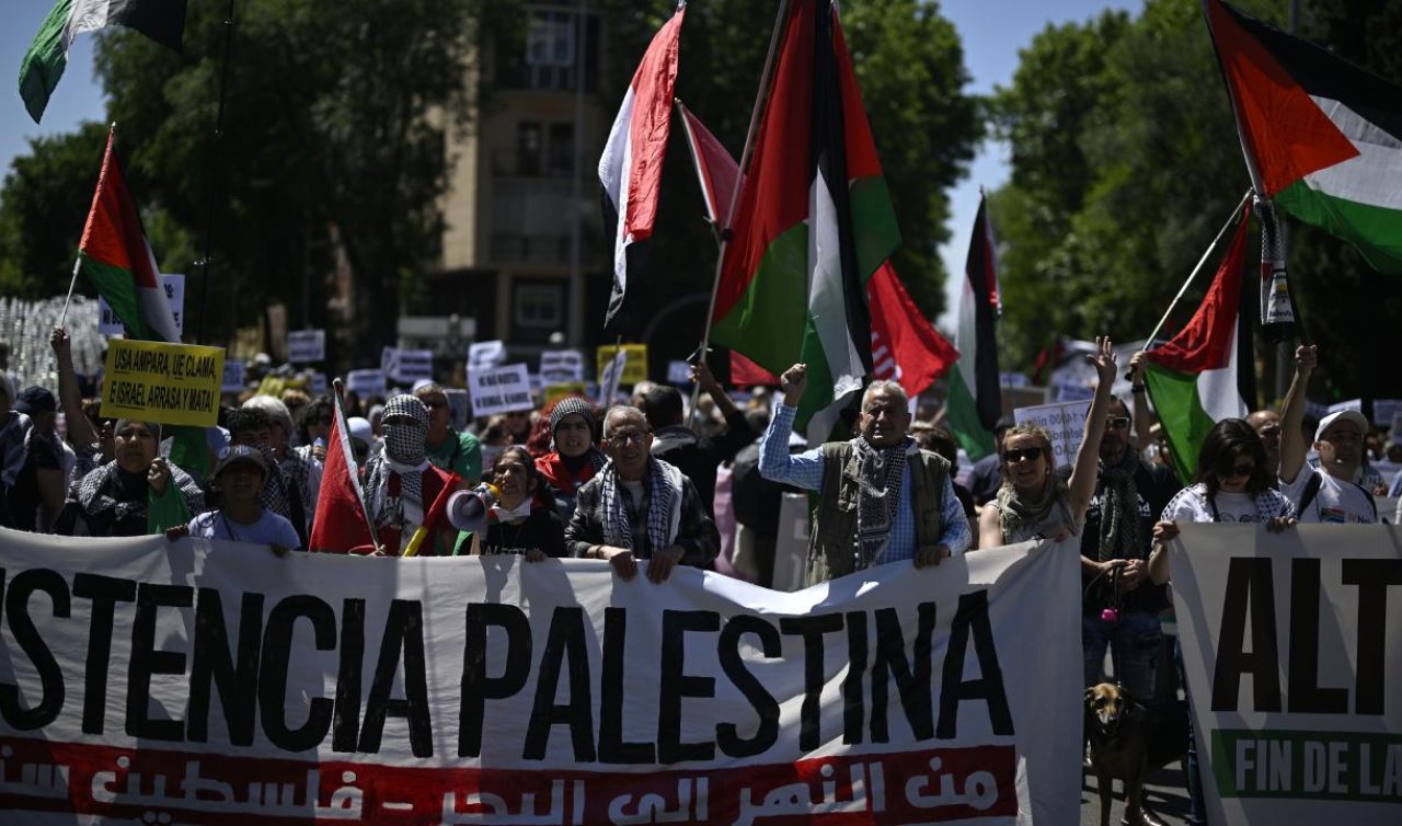 İspanya’da binlerce kişi Filistin için yürüdü