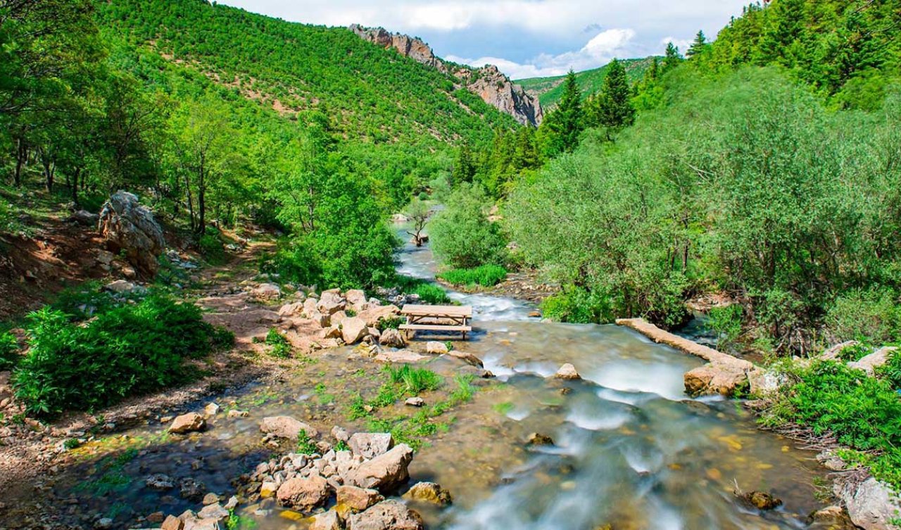 Konya’nın doğa harikası Aygır Dibi Şelalesi! Dağlardan akarak gelen coşkun suları ve muhteşem doğası
