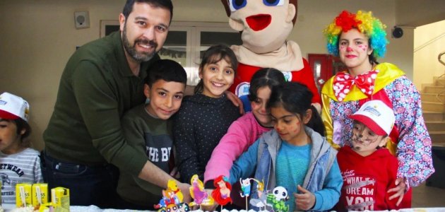 Konya’da depremzede çocukların doğum günü kutlandı