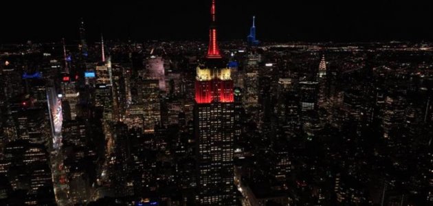  New York’ta Empire State binası depremzedeler için ışıklandırıldı