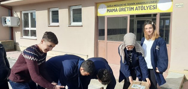 Konya’da öğrenciler deprem bölgesindeki hayvanlar için mama üretti  