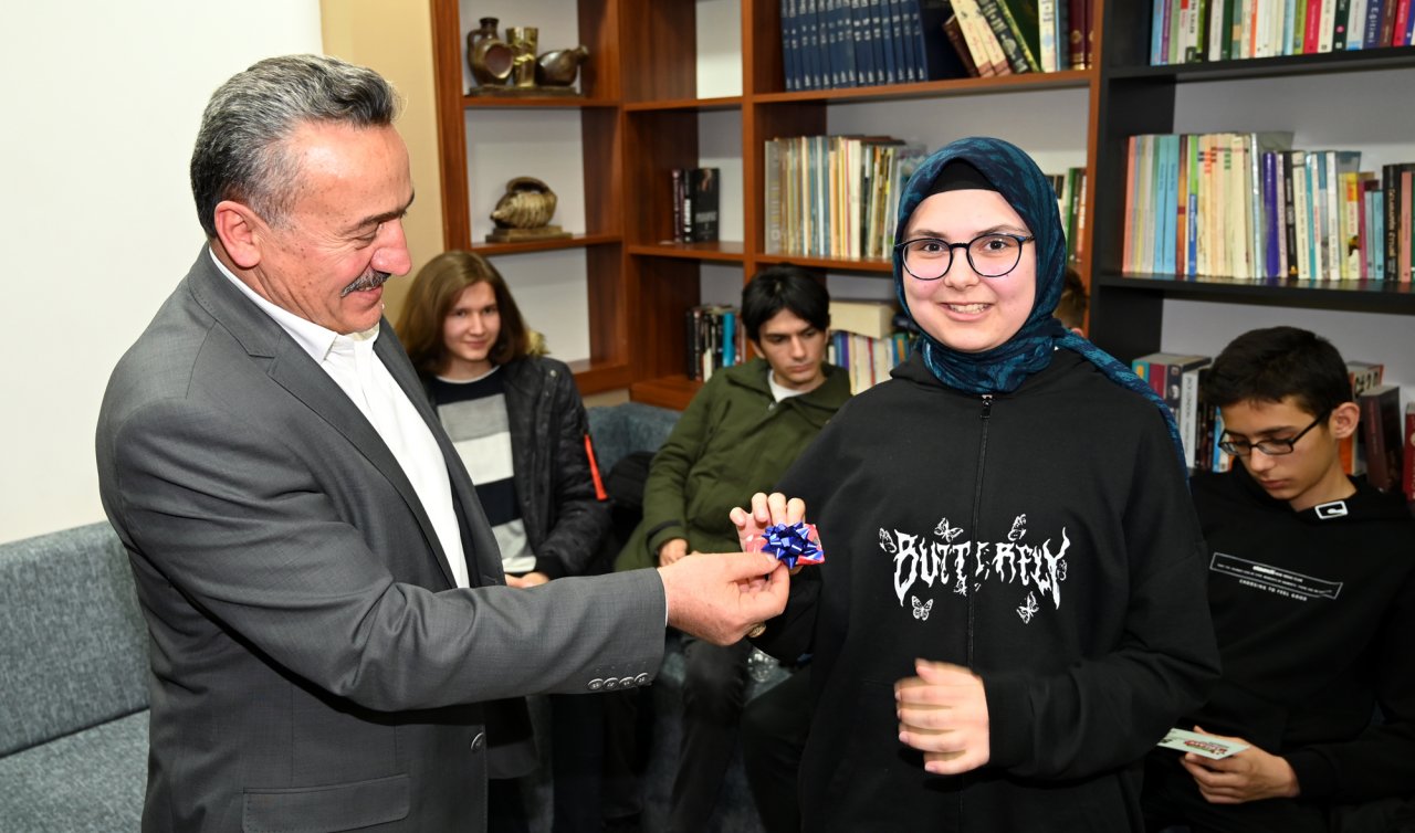 Seydişehir’de kitap okuma yarışmasını kazanan öğrenciler ödüllendirildi