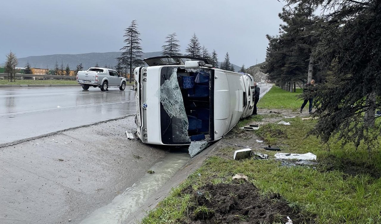  İşçi servisi devrildi: 17 yaralı