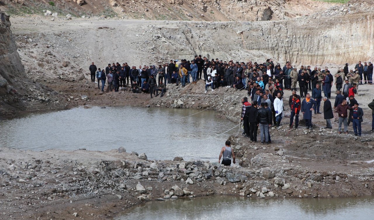  Gölete düşen ineğini kurtarmak isterken boğularak hayatını kaybetti