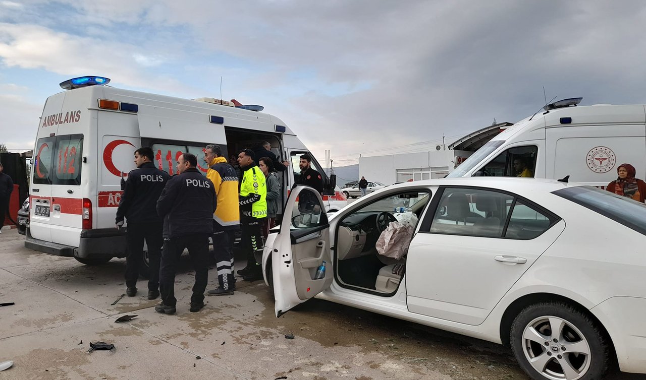 Konya’da iki otomobil çarpıştı: 5 yaralı