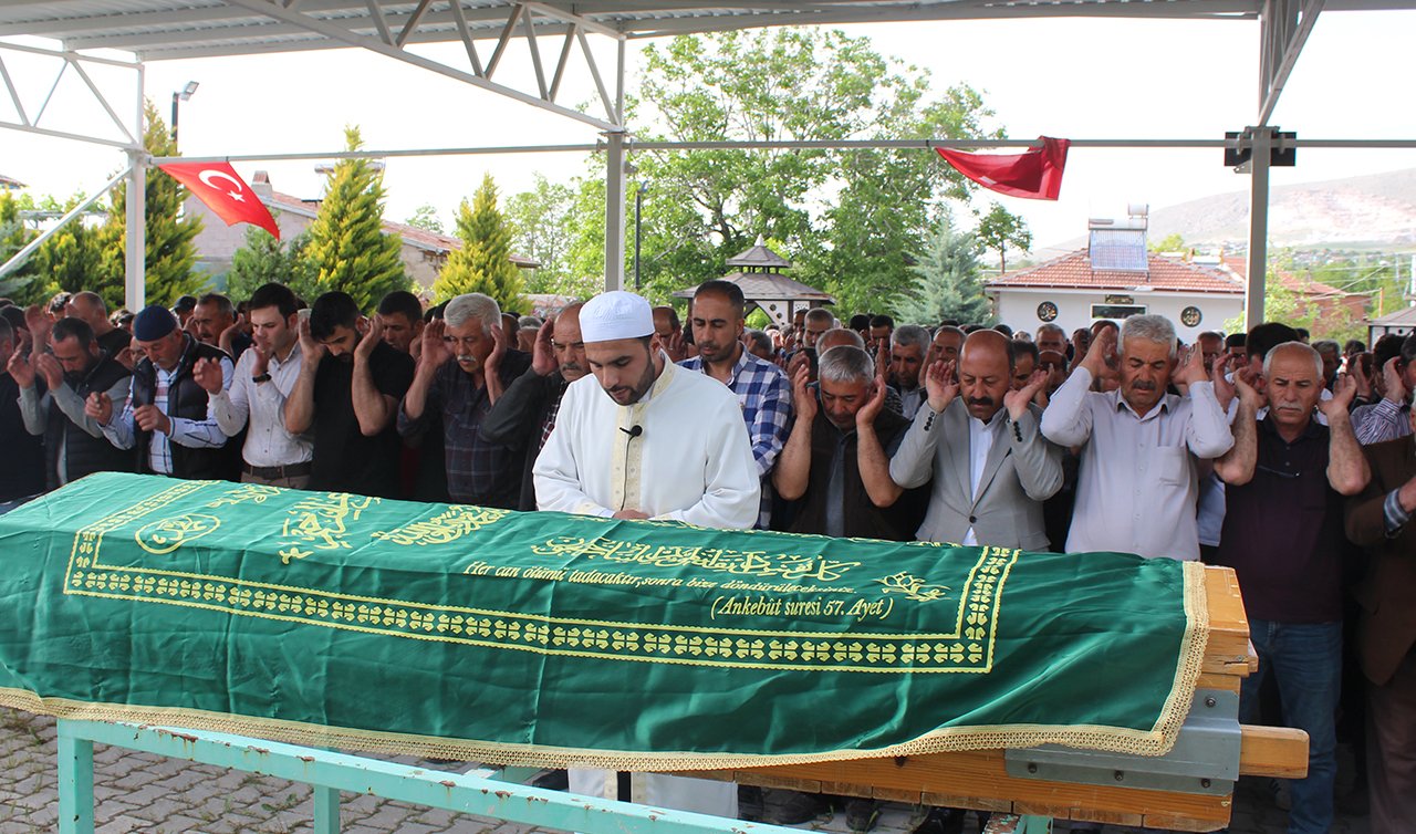 Konya’da trafik kazasında hayatını kaybeden 2 genç toprağa verildi