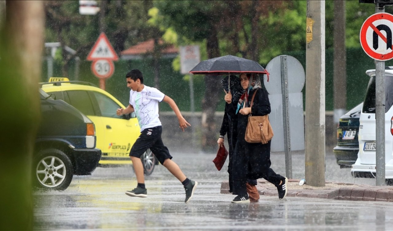  Türkiye geneli yağışlar devam edecek! Konya için yarın gök gürültülü sağanak alarmı