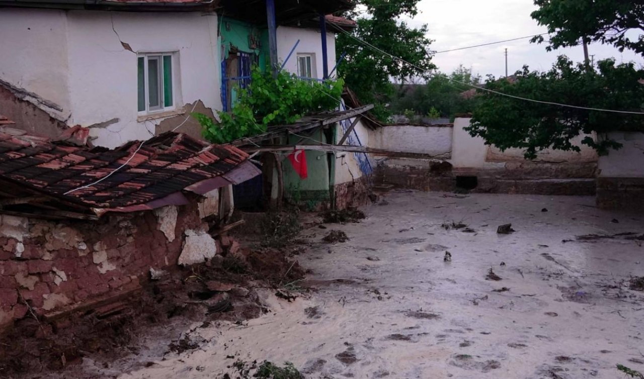  Sağanak sele neden oldu! 50 ev ve 20 ahırda hasar oluştu