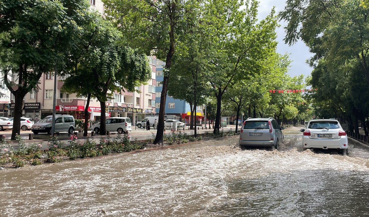  Konya’da sağanak etkili oldu! Sürücüler zor anlar yaşadı