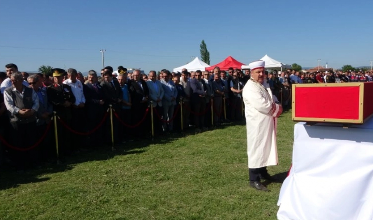  Şehit Piyade Sözleşmeli Er Özcan Kaya, son yolculuğuna uğurlandı