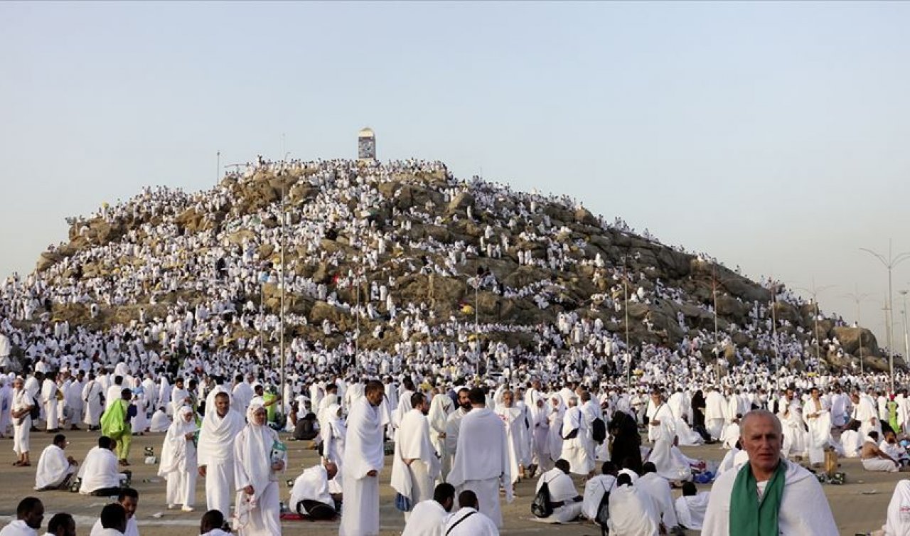  Kutsal topraklarda hacı adaylarının Arafat yolculuğu başlıyor