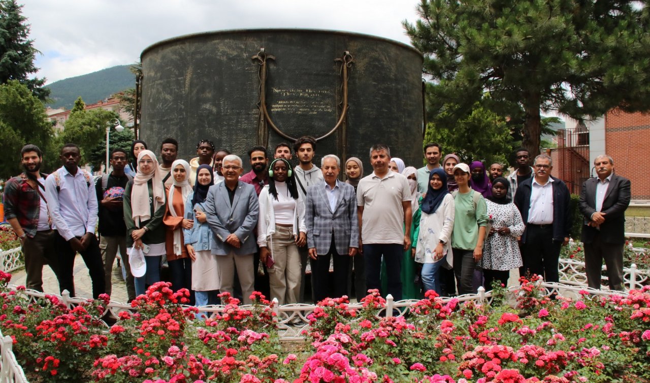  Üniversite öğrencileri Akşehir’i gezdi