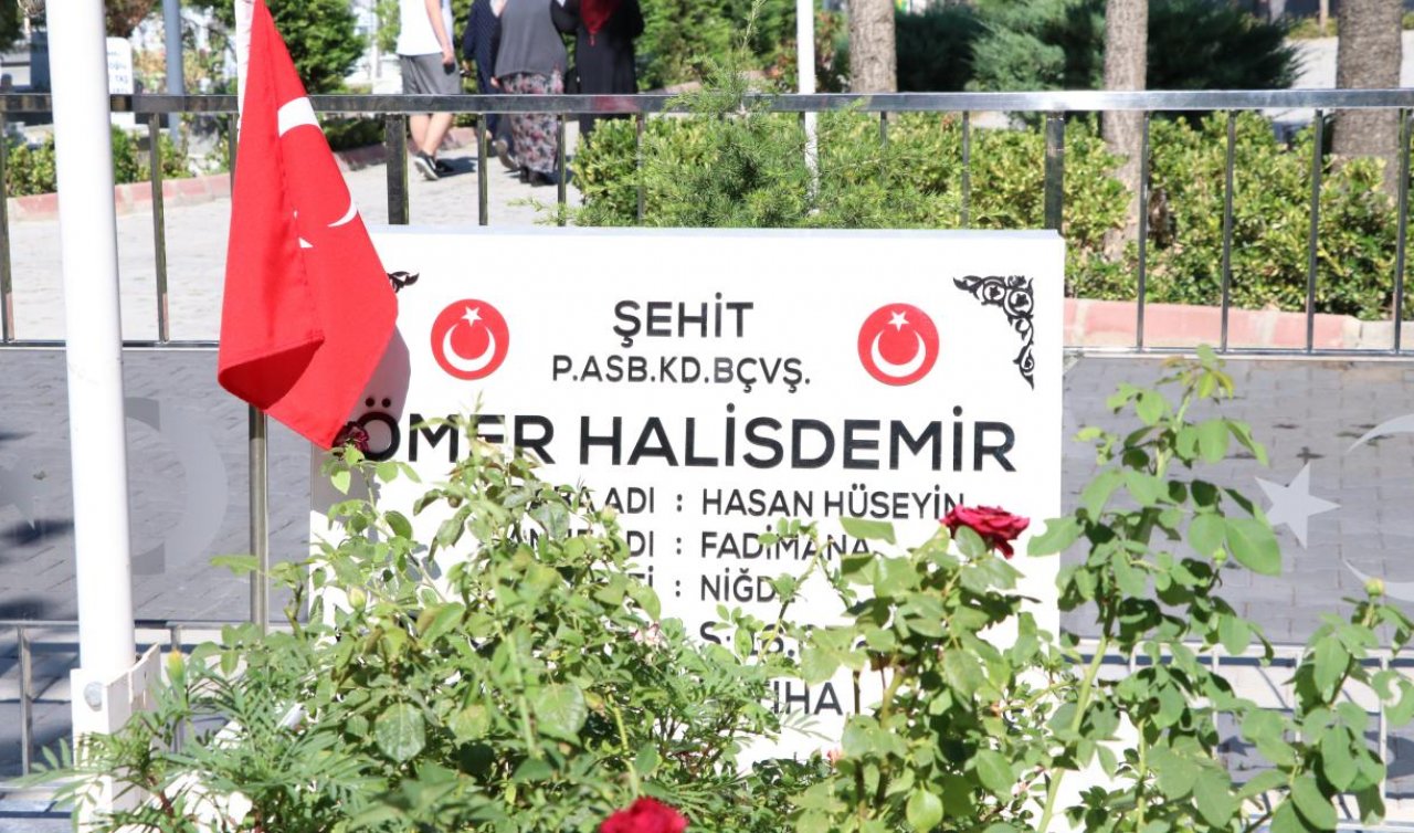  Ömer Halisdemir’in kabri ziyaret ediliyor