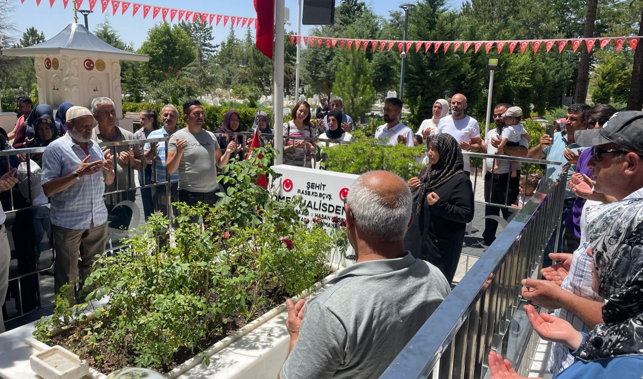  15 Temmuz kahramanı Ömer Halisdemir’in kabrinde dua ettiler