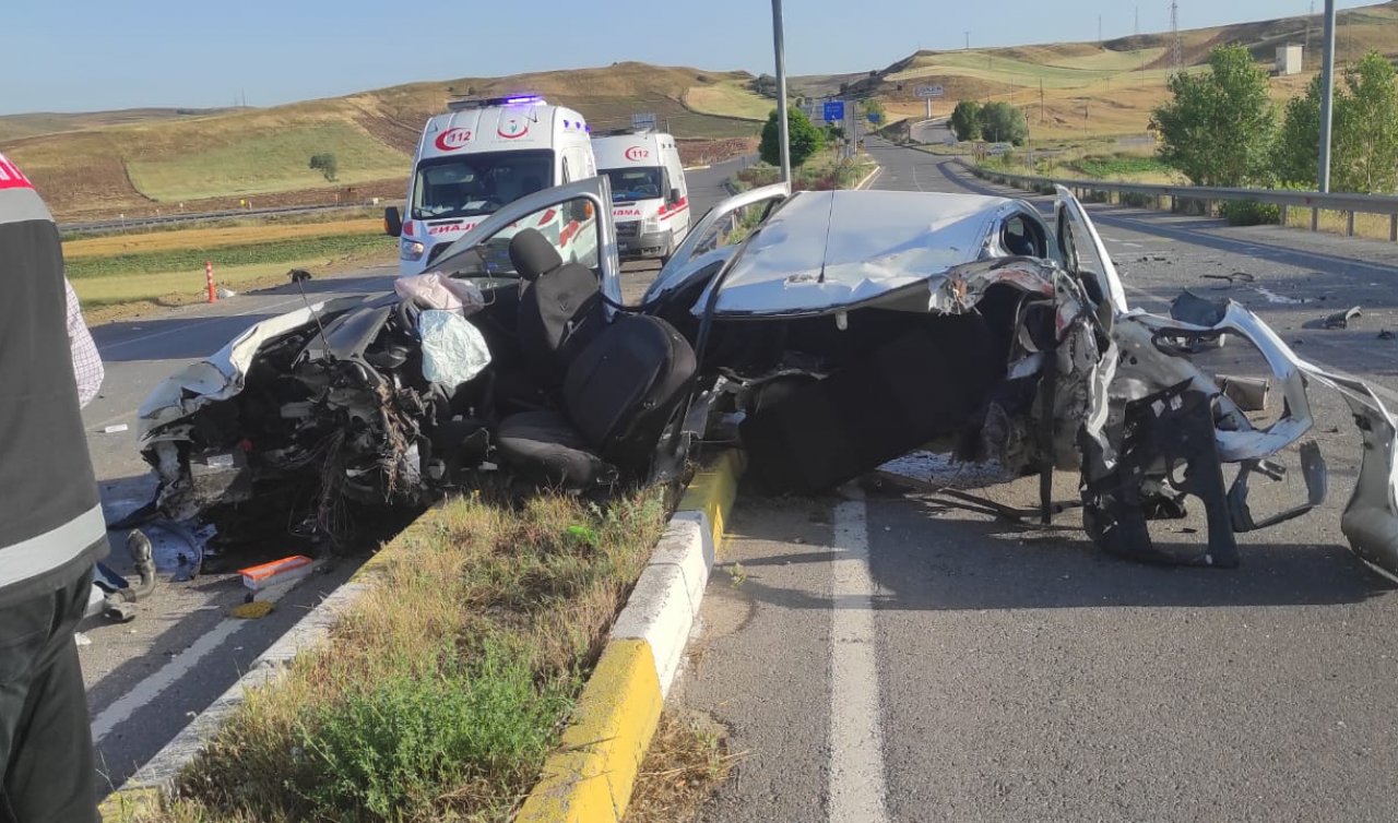  Feci kaza: Devrilen otomobildeki 2 kişi öldü 