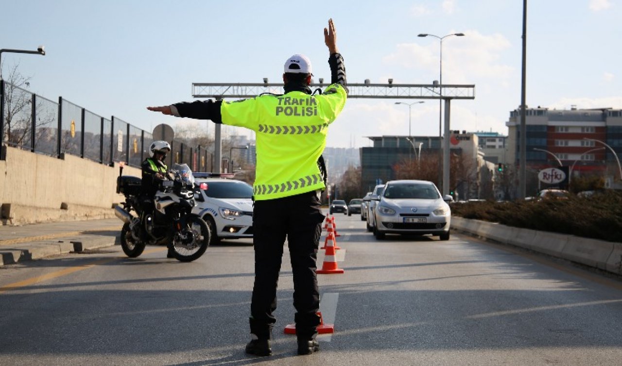  Dur ihtarına uymayan motosikletlinin çarptığı polis memuru şehit oldu 