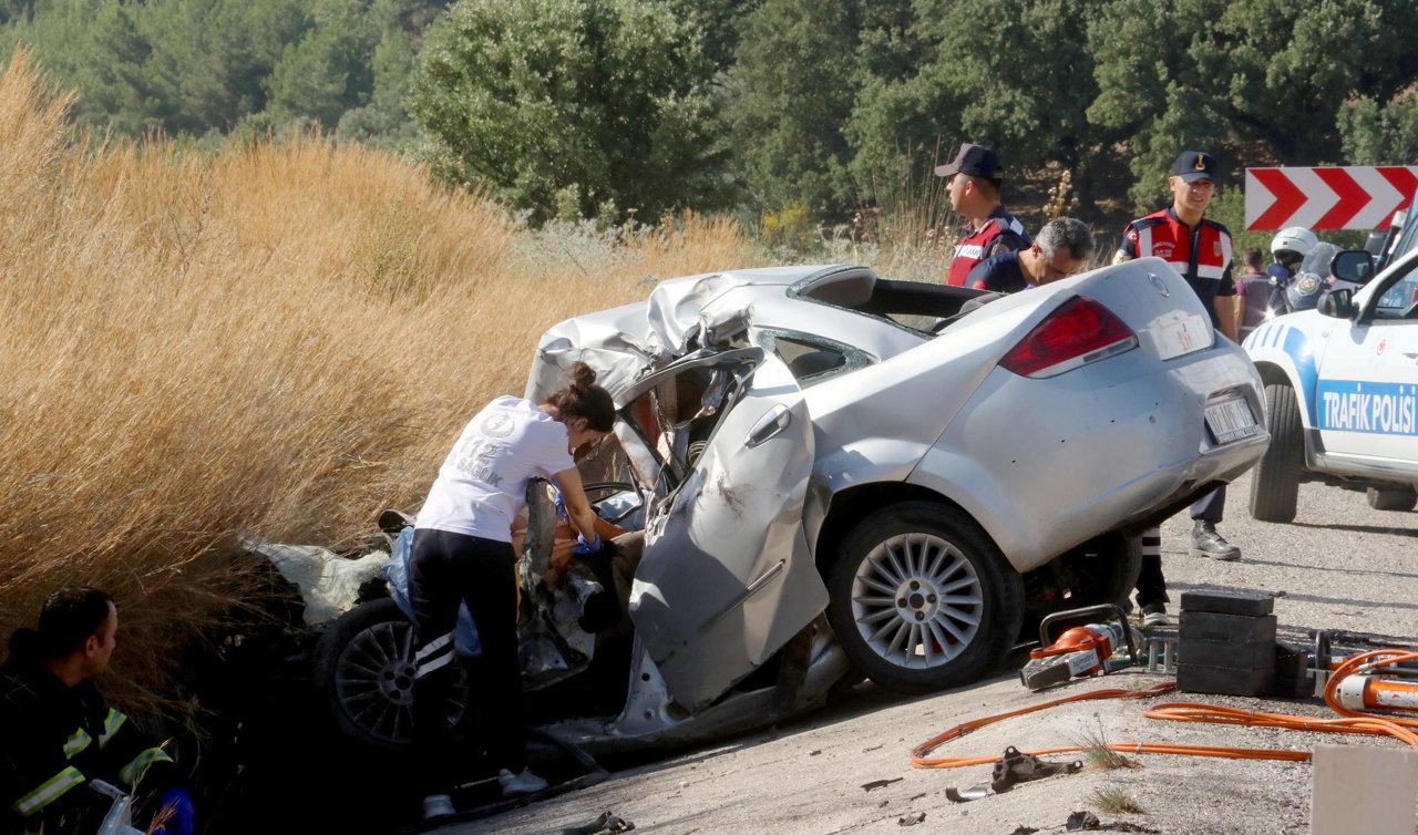  Feci kaza! Tuğla yüklü TIR’la çarpışan otomobildeki 2 kişi öldü