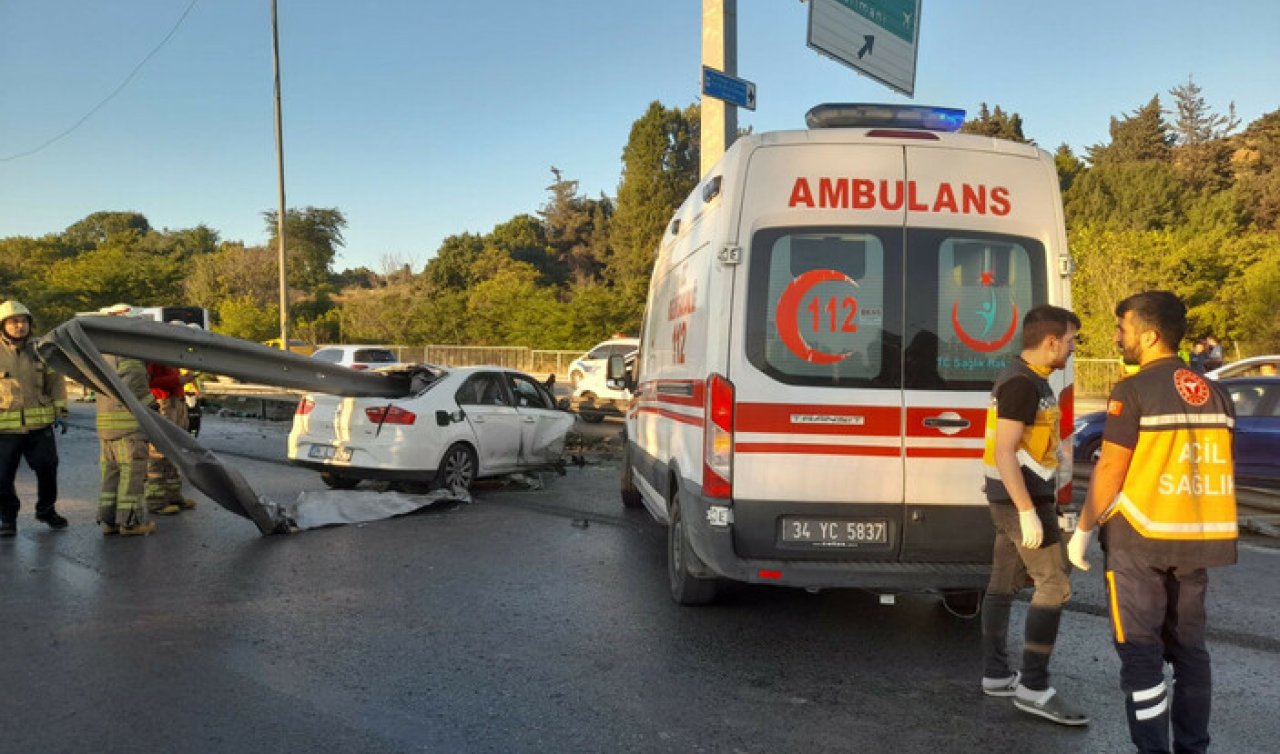  Bariyerlere ok gibi saplanan araçta genç sürücü öldü