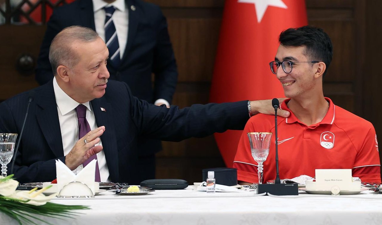  Cumhurbaşkanı Erdoğan’dan milli okçu Mete Gazoz’a tebrik telefonu