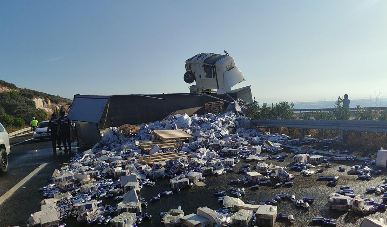  Tır devrildi! 25 ton enerji içeceği yola saçıldı