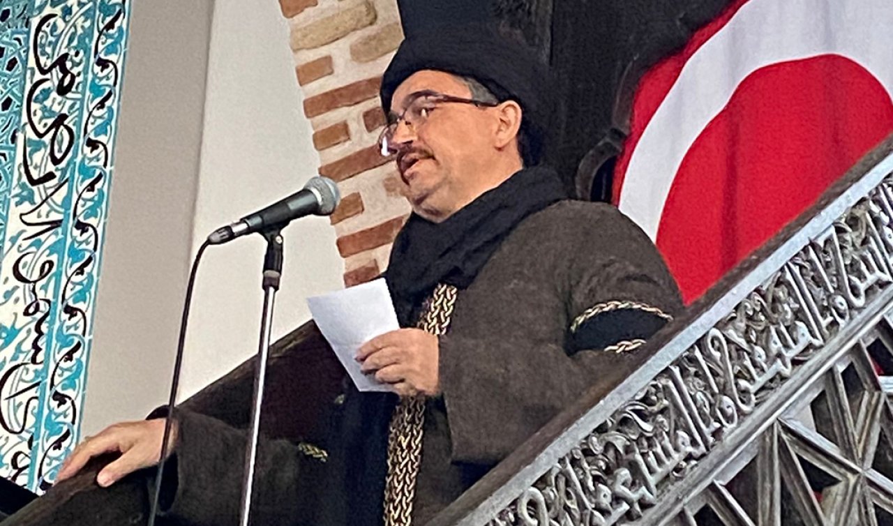  Konya’nın bu camisinde Selçuklu kıyafeti ile hutbe okunuyor