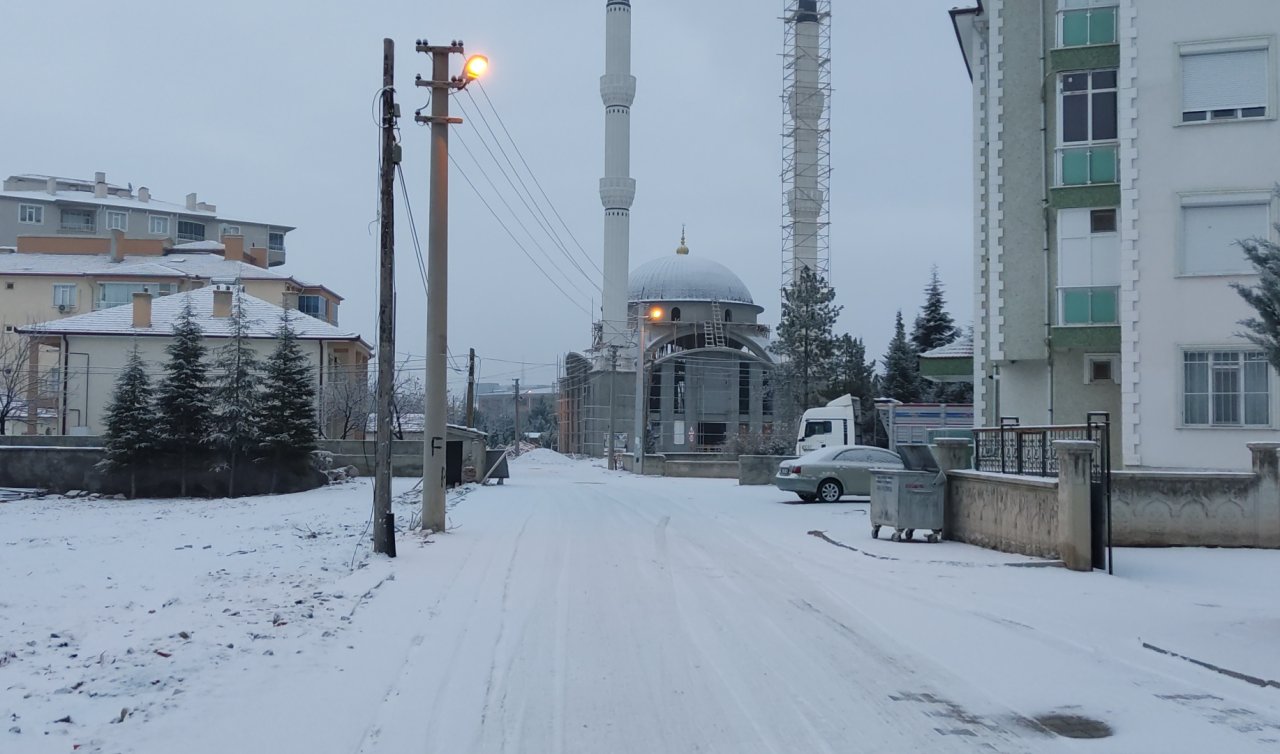  Konya’nın şirin ilçesi beyaza büründü