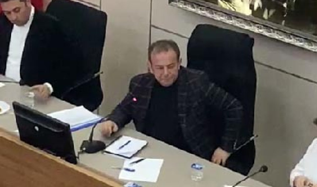  CHP’li Tanju Özcan, tartıştığı meclis üyesini salondan çıkarmayan zabıta müdürünü görevden aldı