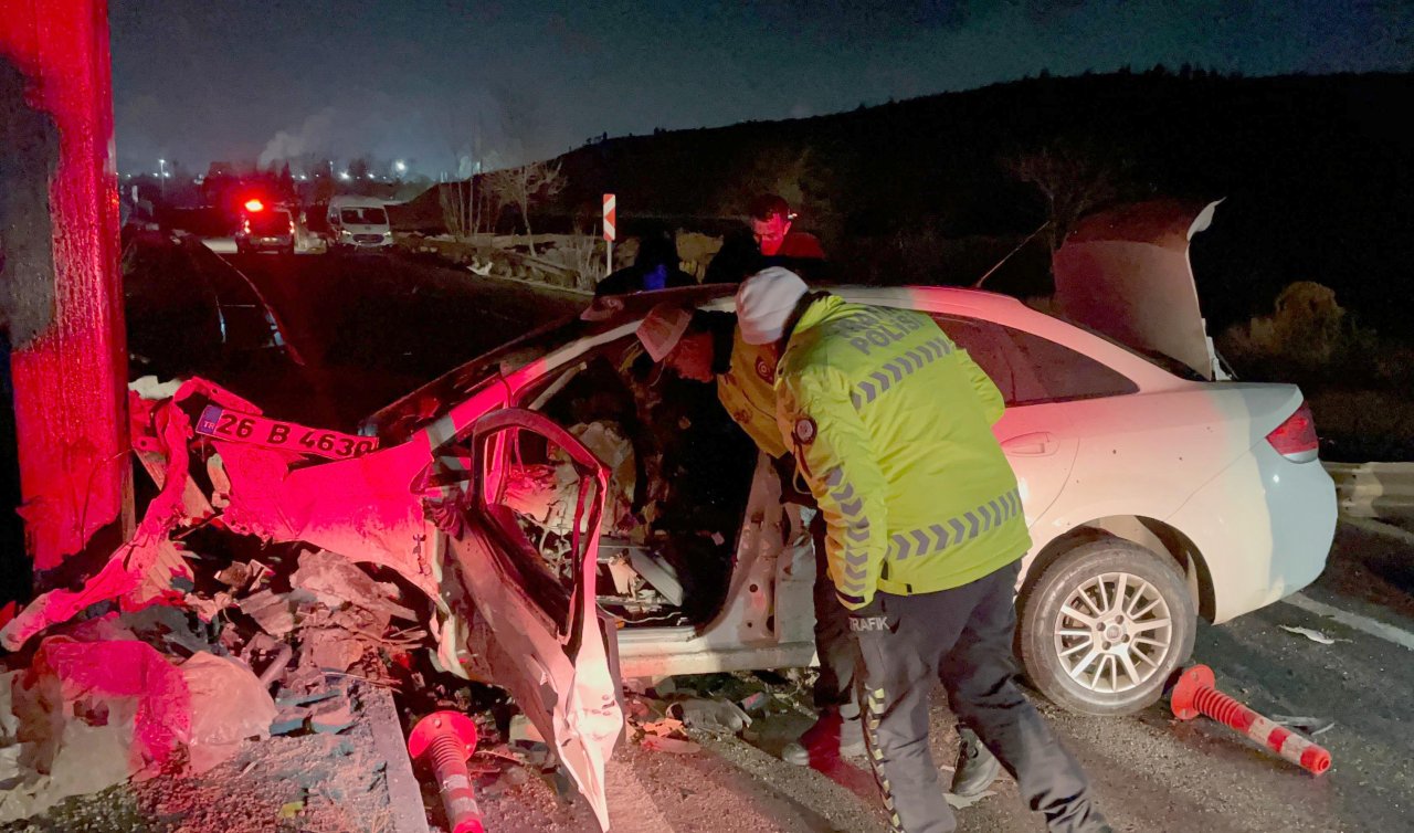  Direğe çarpan otomobilin sürücüsü öldü; Hız kadranı 190’da takılı kaldı