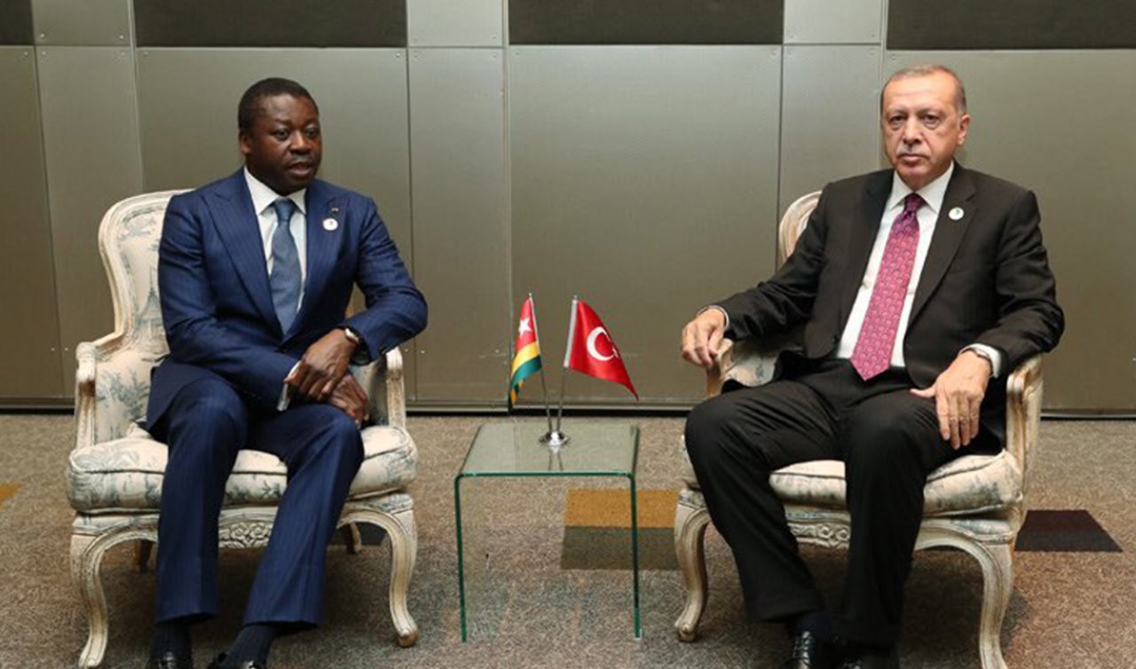  Togo’da, cumhurbaşkanının parlamento tarafından seçilmesini öngören Anayasa değişikliği kabul edildi.