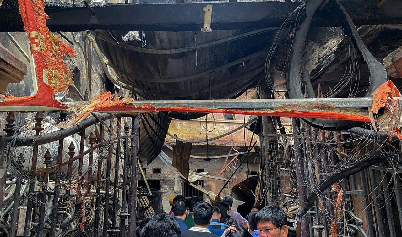  Vietnam’da 5 katlı binada çıkan yangında 14 kişi öldü