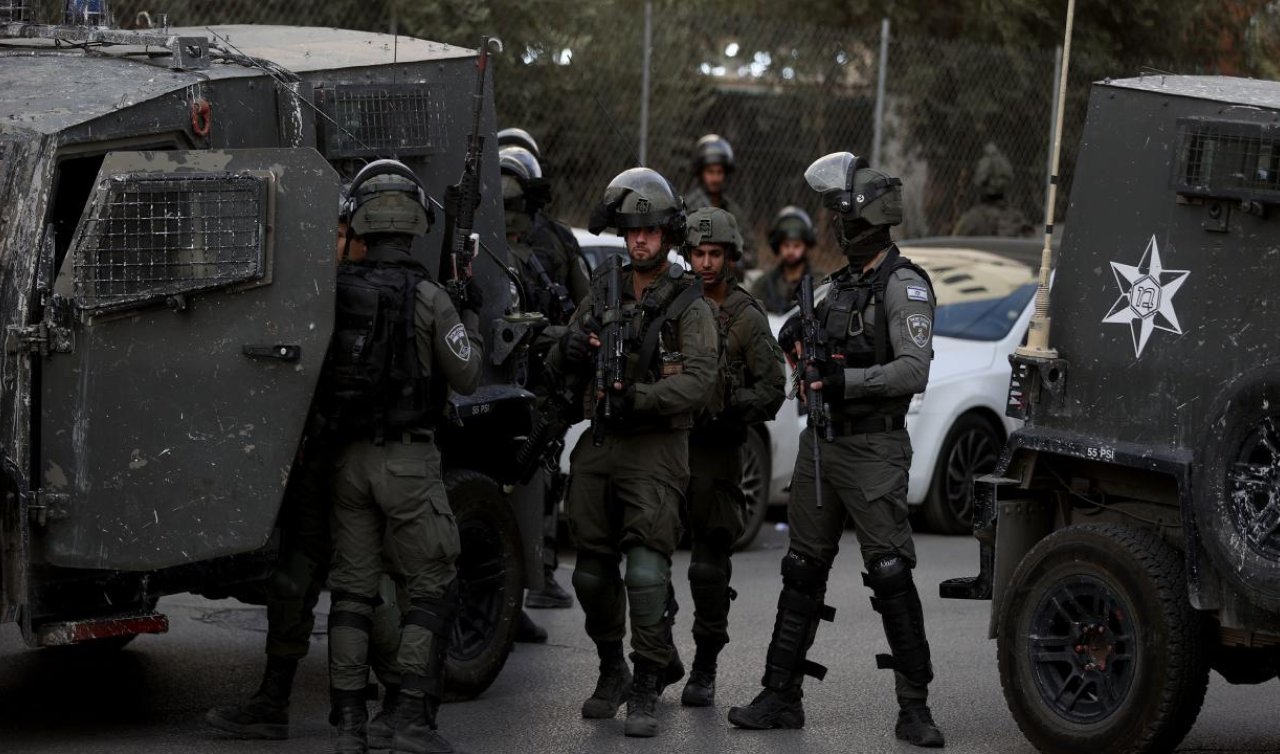  İsrail askerleri Batı Şeria’da 22 Filistinliyi daha gözaltına aldı