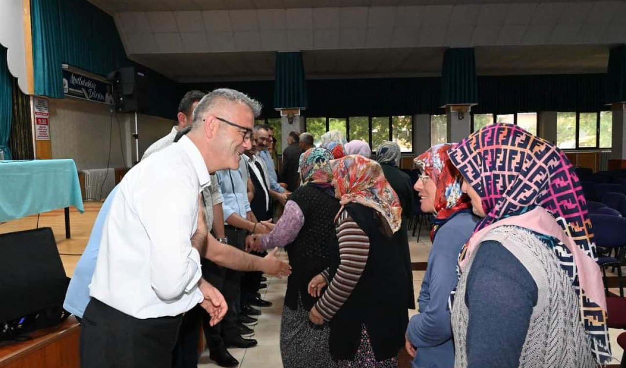 Başkan Ustaoğlu çalışma arkadaşlarıyla bayramlaştı 