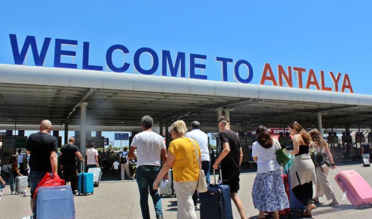 Antalya Havalimanı’nda uçuş ve yolcu sayısı rekoru kırıldı