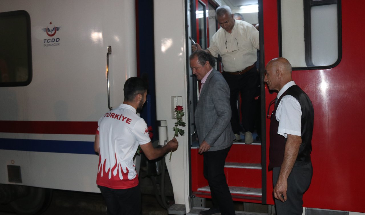 Ankara’dan yola çıkan “Turistik Tatvan Treni’’ ilk seferini gerçekleştirdi