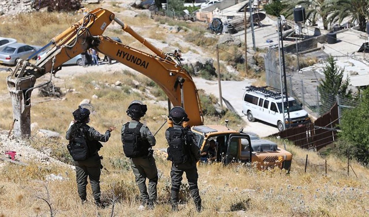İsrail ordusu işgal altındaki Batı Şeria’da Filistinlilere ait iki evi yıktı