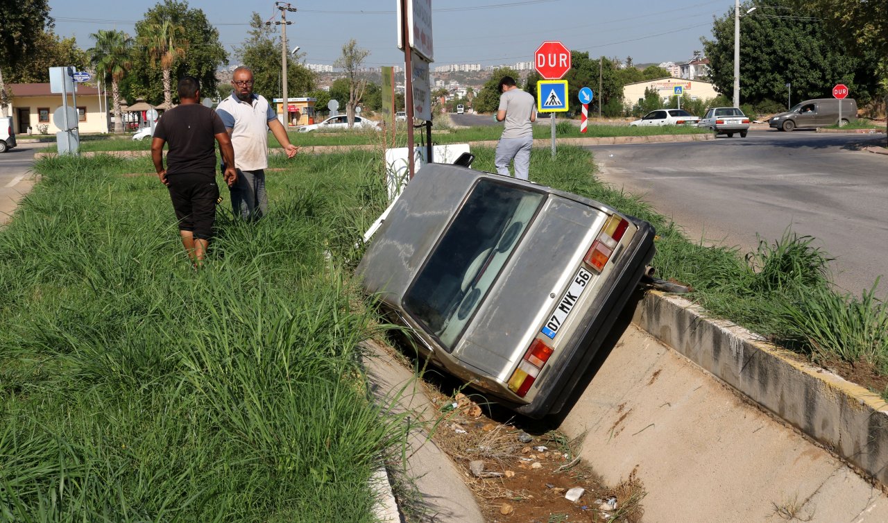  Kanala uçan otomobilden burunları kanamadan çıktılar