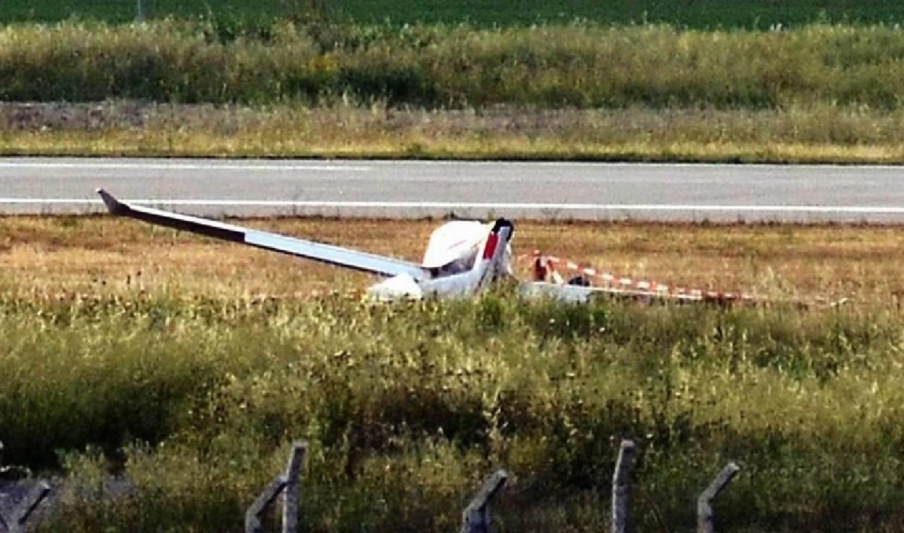 ABD’de otoyola acil iniş yapan küçük uçağa araç çarptı