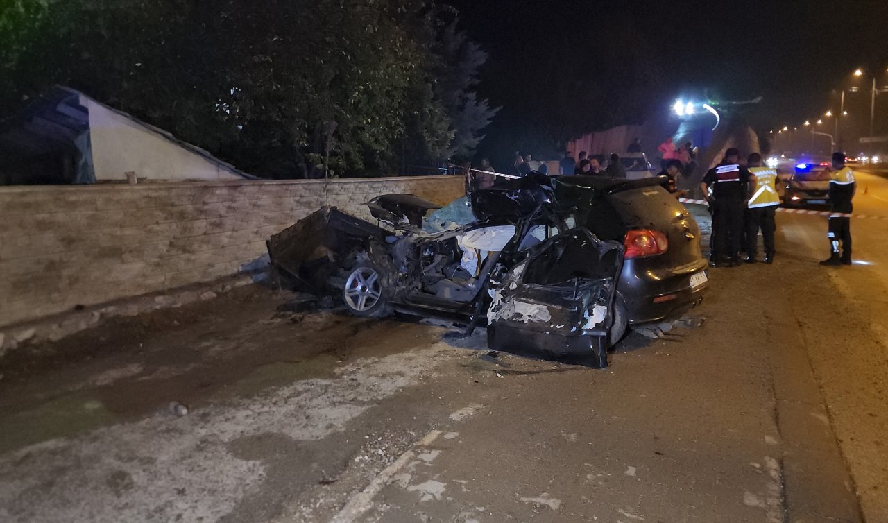  Park halindeki TIR’a çarpan otomobilin sürücüsü hayatını kaybetti