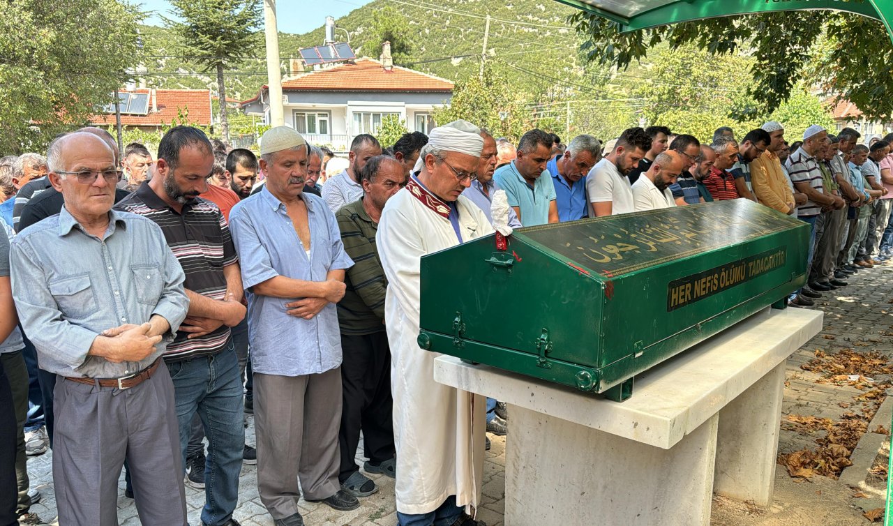  18 yaşındaki Hasan sırtından bıçaklanarak öldürüldü