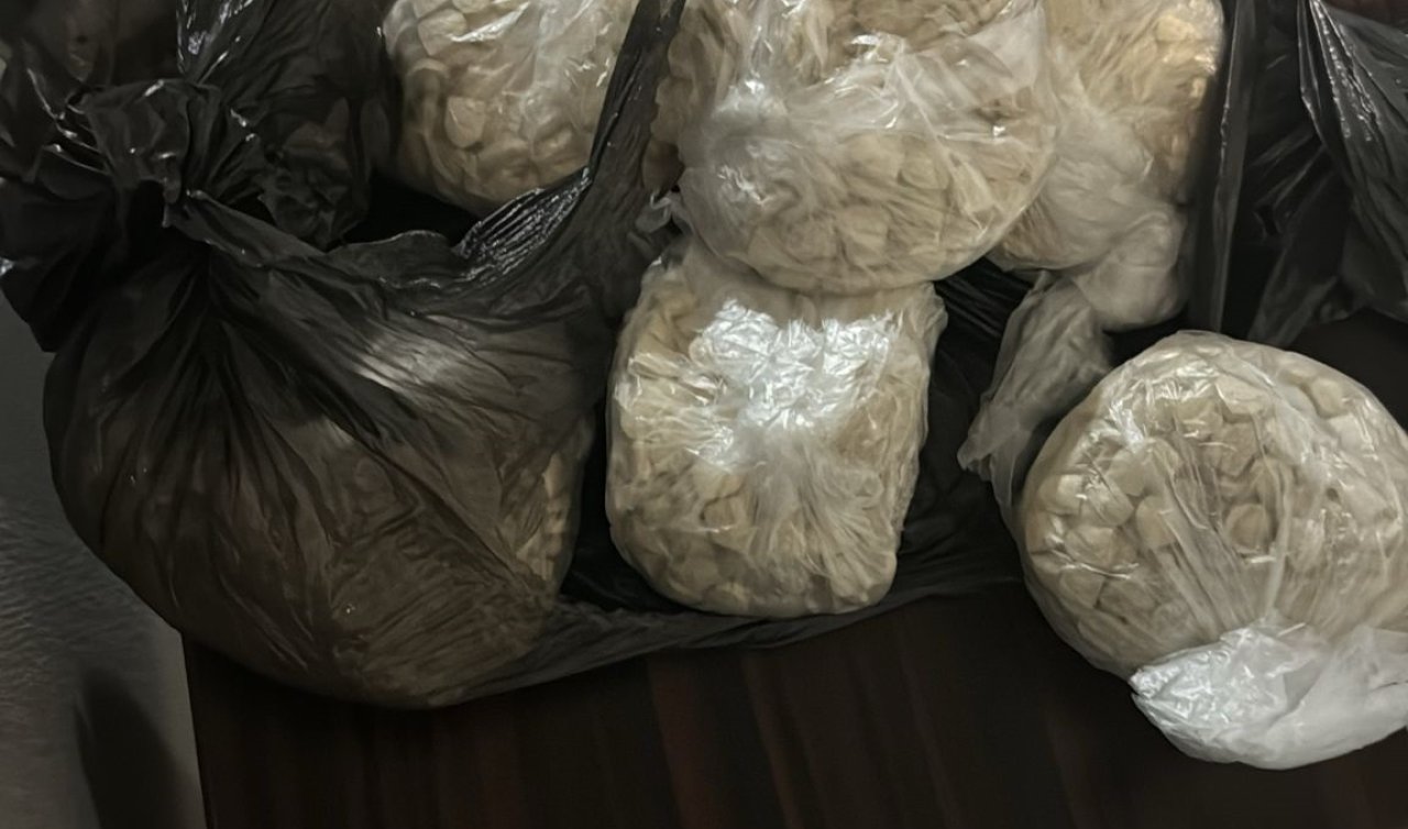Otomobilinde 33 bin 306 adet uyuşturucu hap ile yakalandı