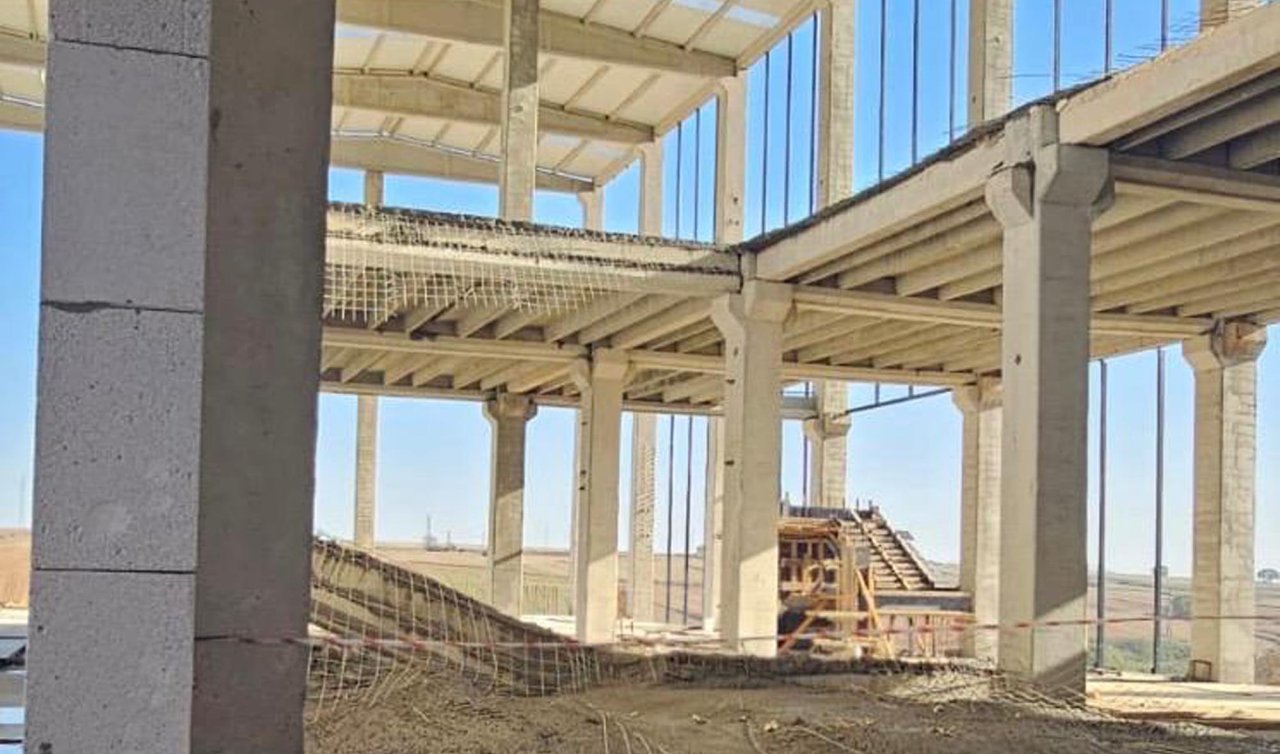 İnşatta beton dökümü sırasında çökme; 1 ölü 3 yaralı