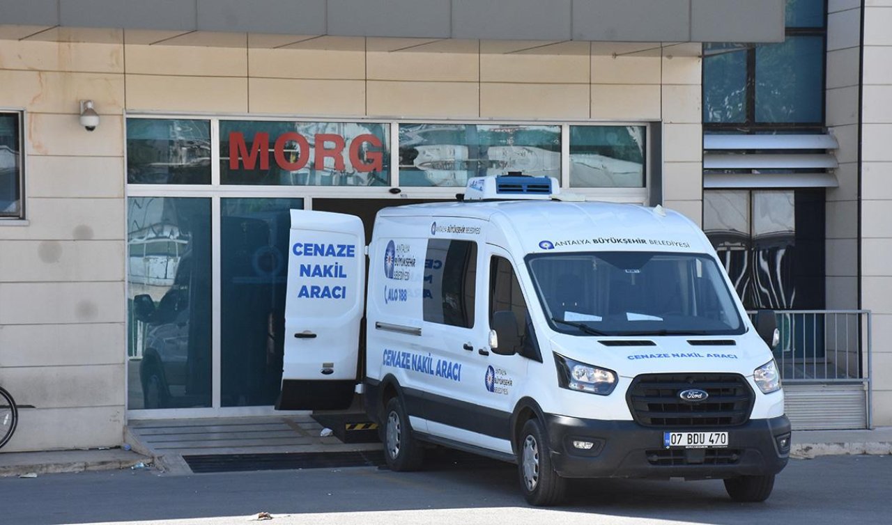  Kontrolden çıkan otomobil takla atarak refüje savruldu: 1 ölü 3 yaralı