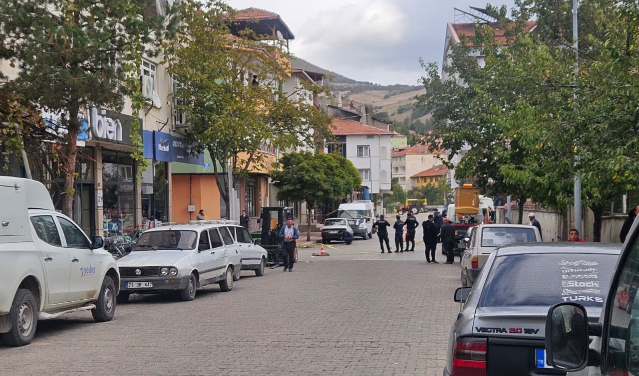 Mahkeme çıkışı kız kardeşi ile yeğenini vurdu; 2 ağır yaralı