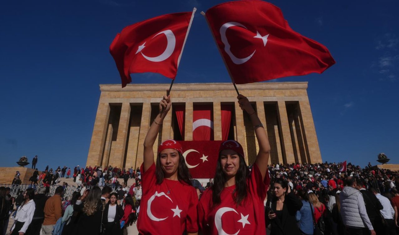 Anıtkabir 745 bini aşkın ziyaretçiyi ağırladı