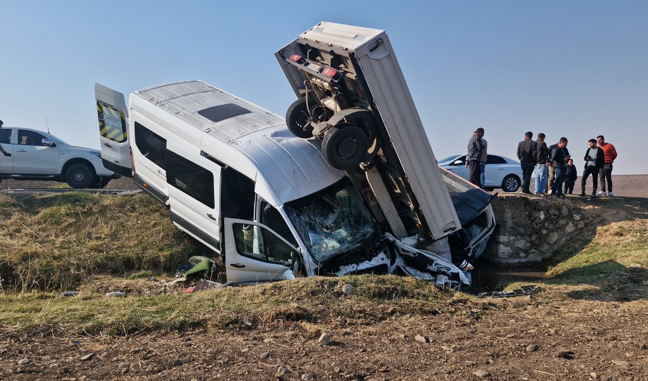 Diyarbakır’da zincirleme kaza; 15’i öğretmen 17 yaralı