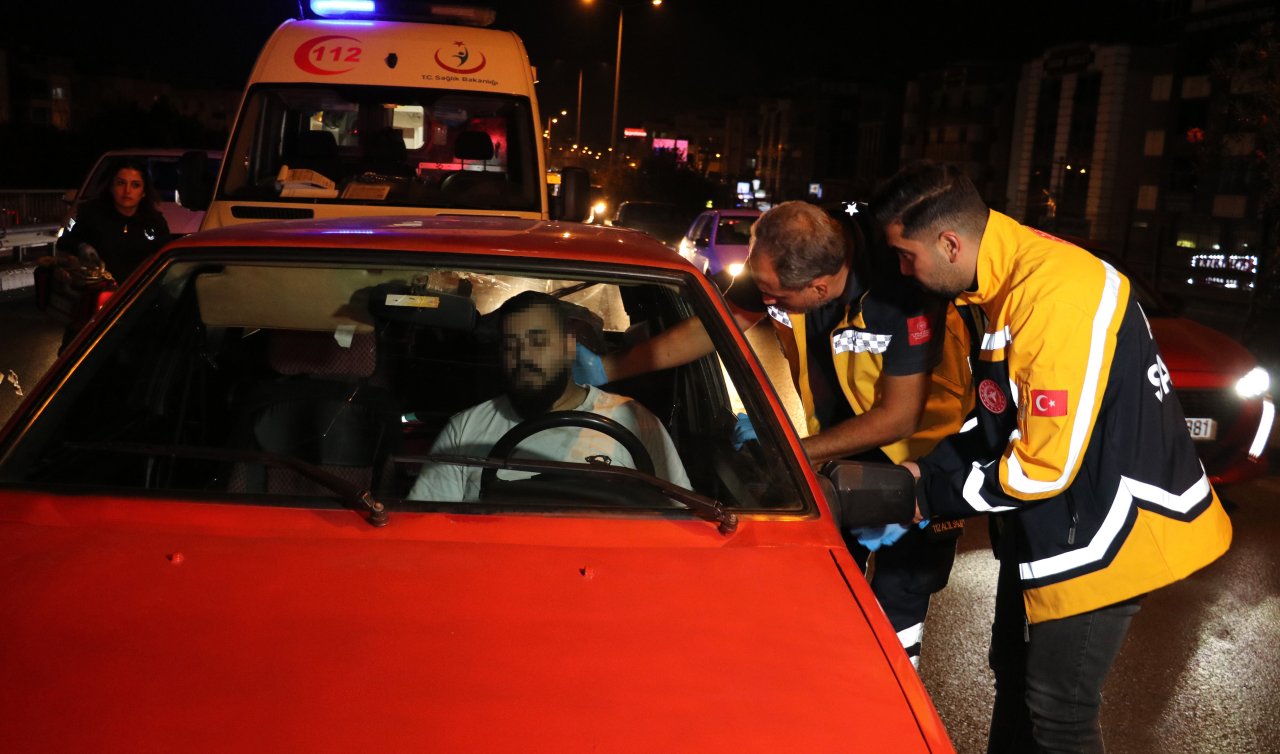 Orta şeride park ettiği aracında uyuyan alkollü sürücü trafiği kilitledi