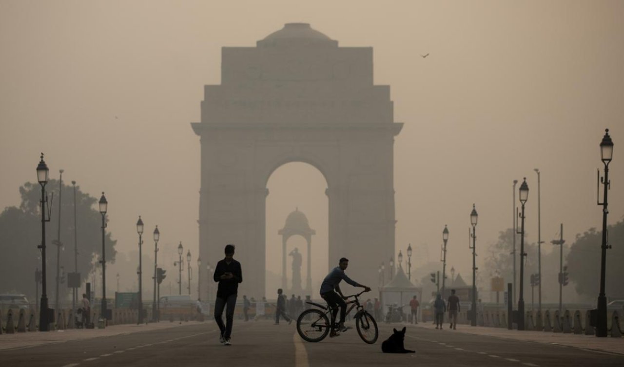 Hindistan’ın başkenti Delhi sınırın 50 kat üzerinde zehirli dumanla mücadele ediyor