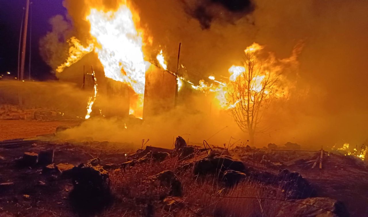 Depoda çıkan yangında 70 ton buğday küle döndü